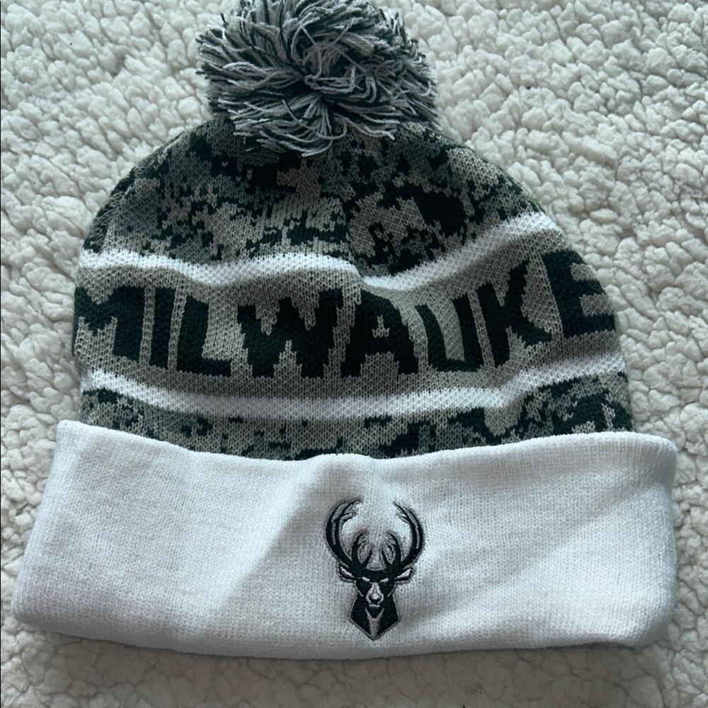 Milwaukee Bucks White and Green Knit Beanie‎ With Logo